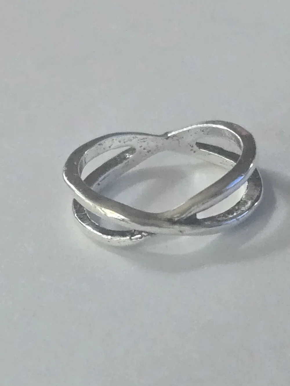 QUALITY TITANIUM SILVER CROSSOVER INFINITY  DESIGN  NEW  SIZE  4.5 RING
